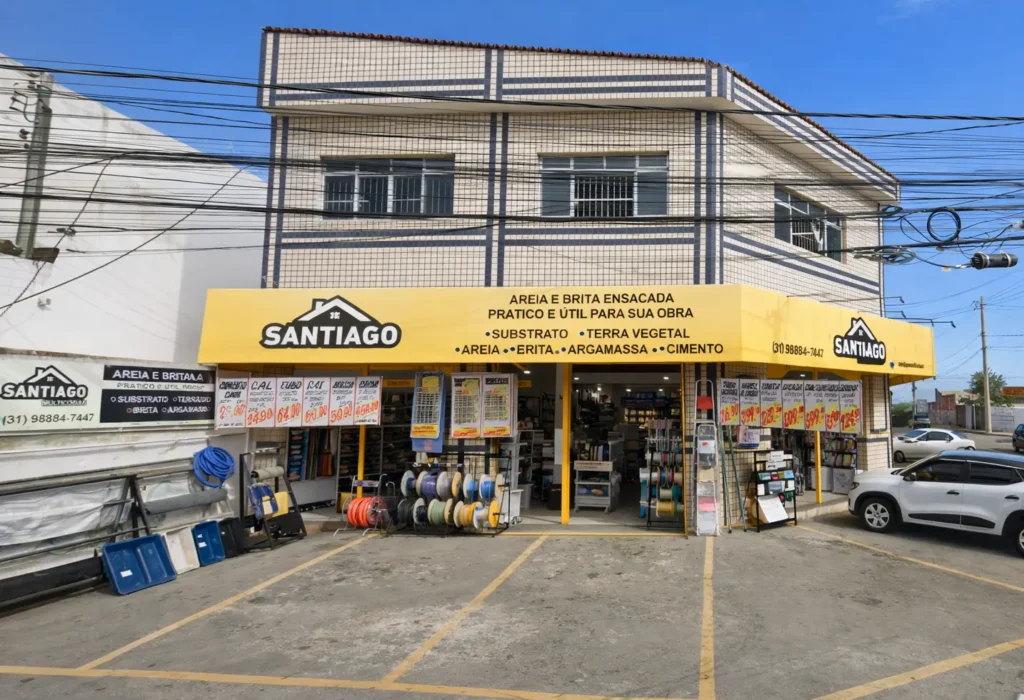 Fachada da loja Santiago Multicoisas em Lagoa Santa MG, especializada em materiais de construção.